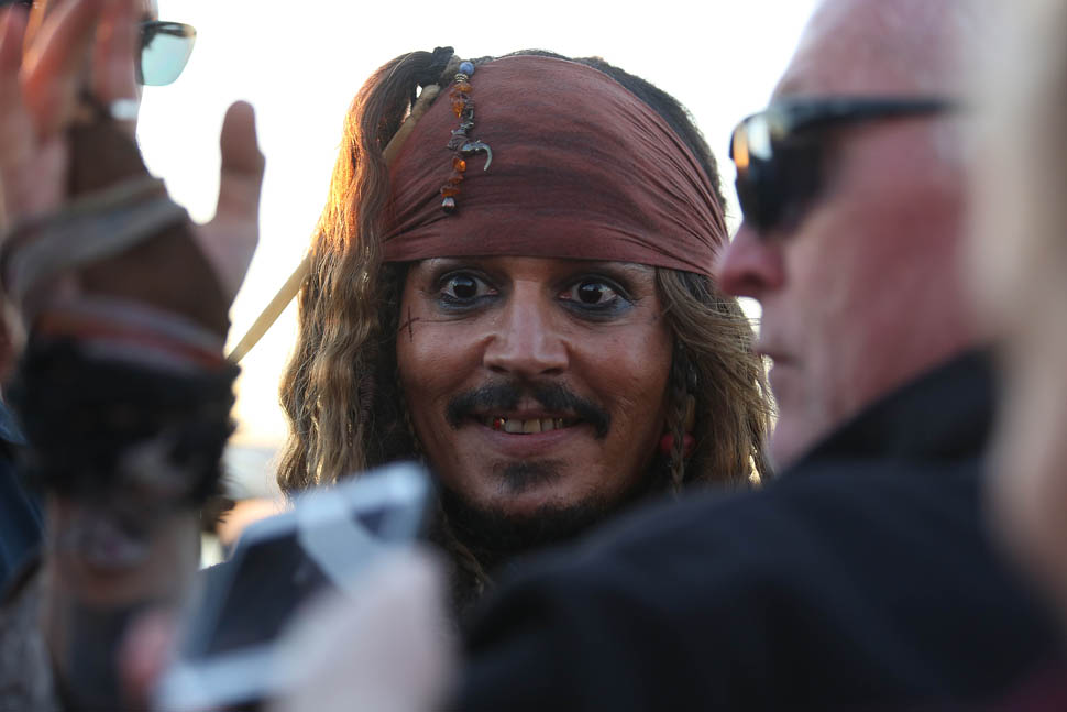 Johnny Depp takes photos with Australian fans in costume 