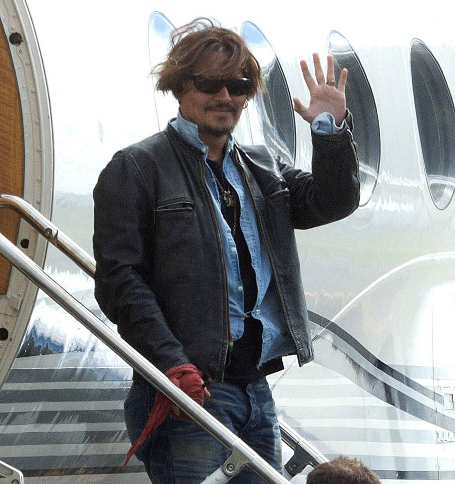 Johnny Depp returns to Australia for Pirates 5 with Amber 
