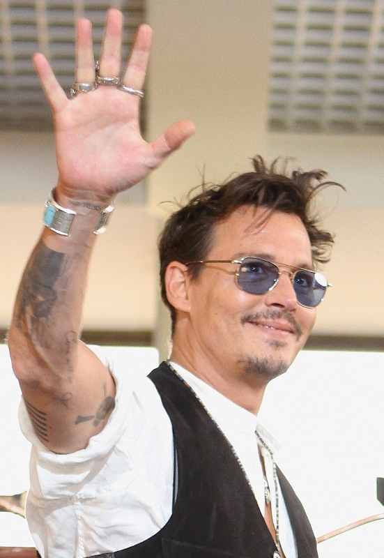 Johnny Depp and Amber Heard hold hands in Moscow|Lainey Gossip ...