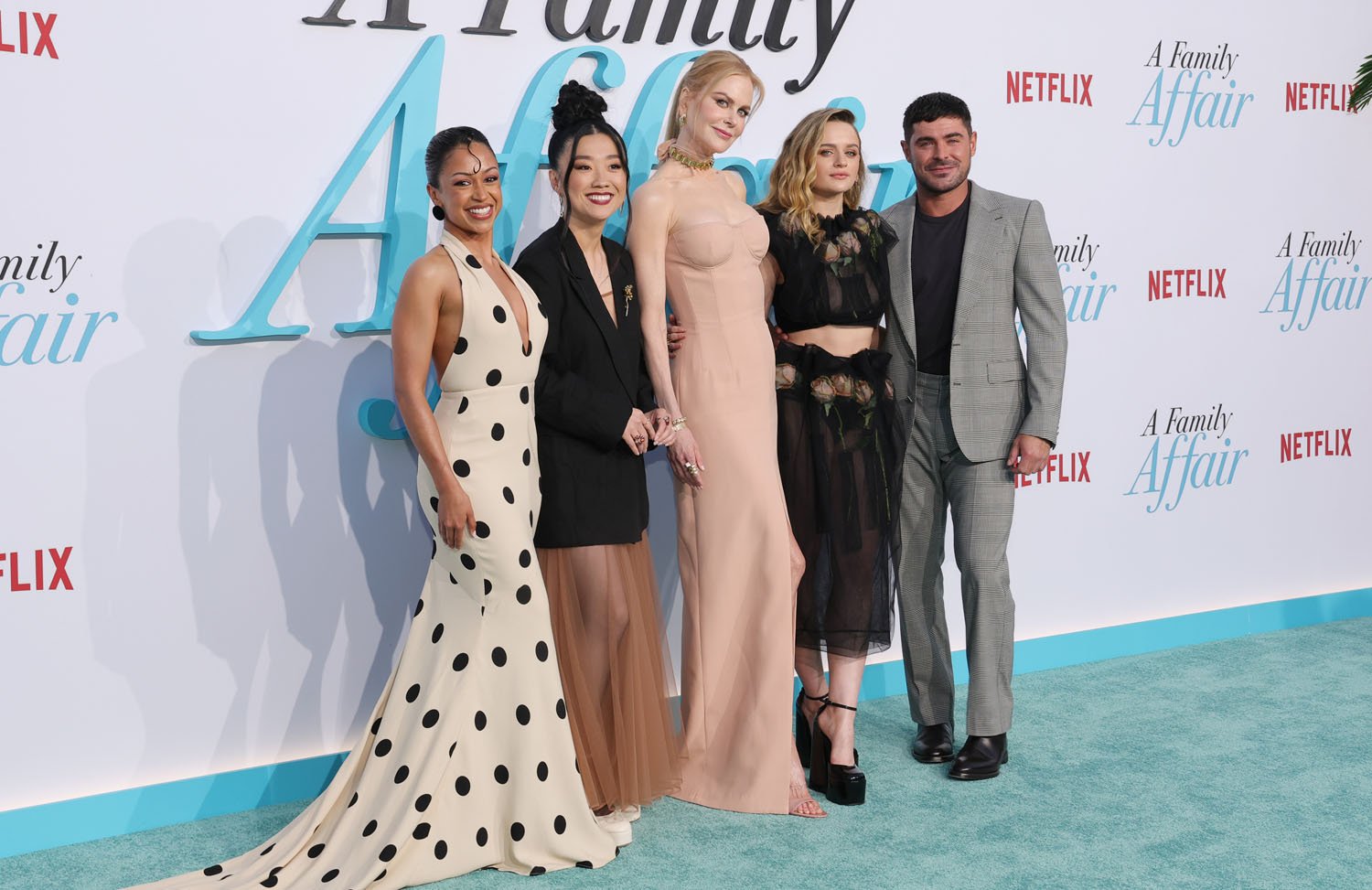 Le casting de A Family Affair, un film qui vaut le détour, assiste avec style à la première de Los Angeles