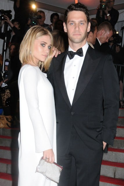 Ashley And Mary Kate Olsen At Costume Institute Gala 2009