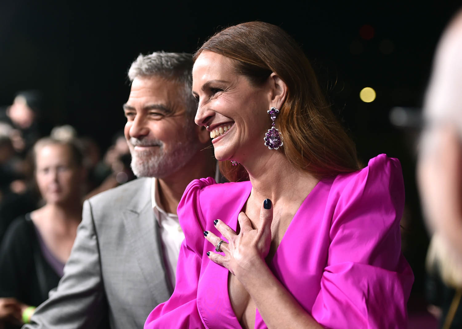 Julia Roberts and George Clooney Star in Romantic Comedy 'Ticket