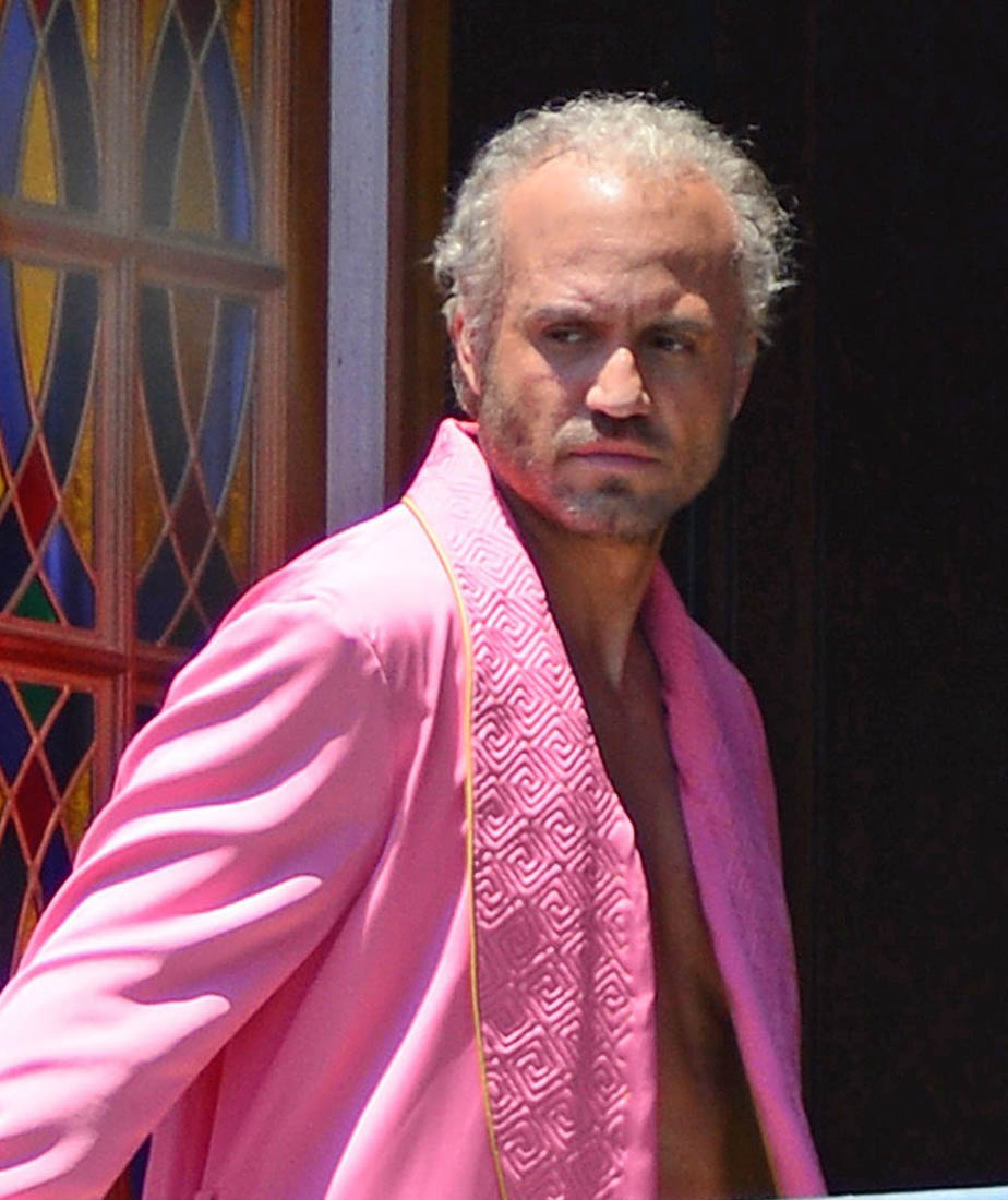 Edgar Ramirez as Gianni Versace in a pink robe on set of American Crime ...