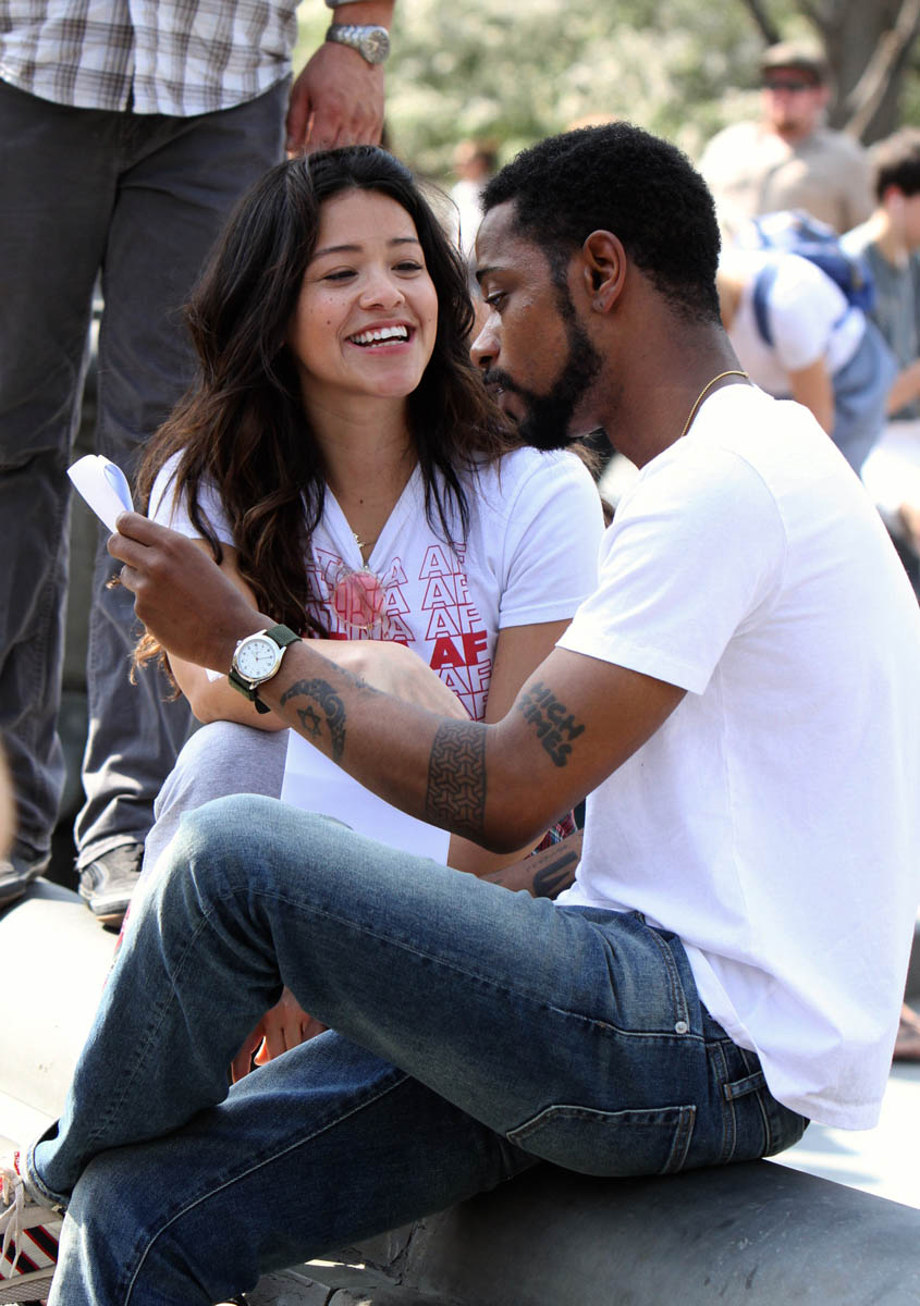 Gina Rodriguez and Lakeith Stanfield kiss shooting Someone Great in NYC