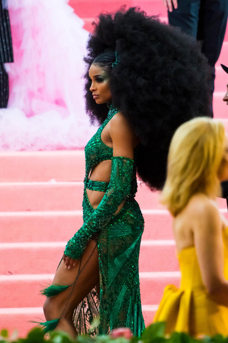 Ciara And Hailee Steinfeld Confident In Green At The 2019 Met Gala