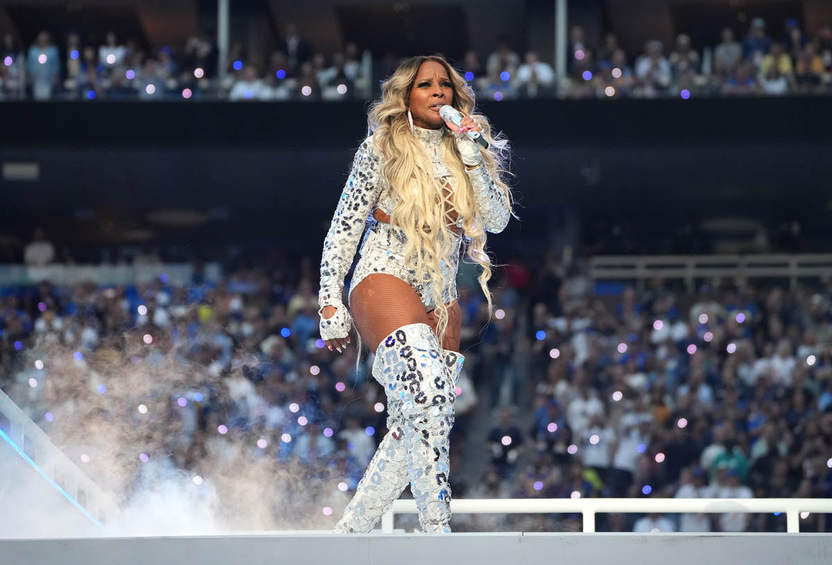 Opinion: Mary J. Blige, Kendrick Lamar Shine in Super Bowl Halftime Show -  Spyglass