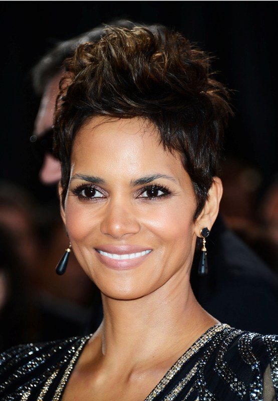 Halle Berry much improved at the 2013 Oscars in Versace