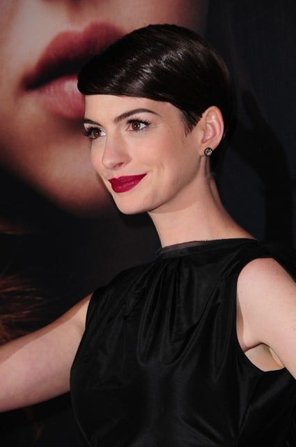 Anne Hathaway’s Tom Ford dress at Les Miserables NY Premiere|Lainey ...
