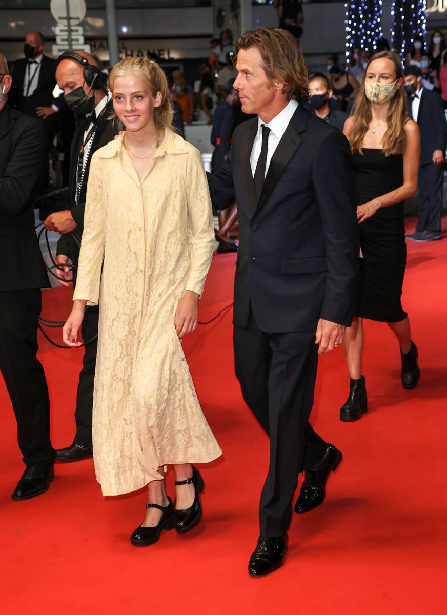 Julia Roberts S Daughter Hazel Is The Essence Of Her Mother At Cannes With Dad Danny Moder