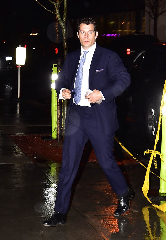 Henry Cavill Sure Is Putting On a Brave Face After Nobody Recognized Him in  Times Square