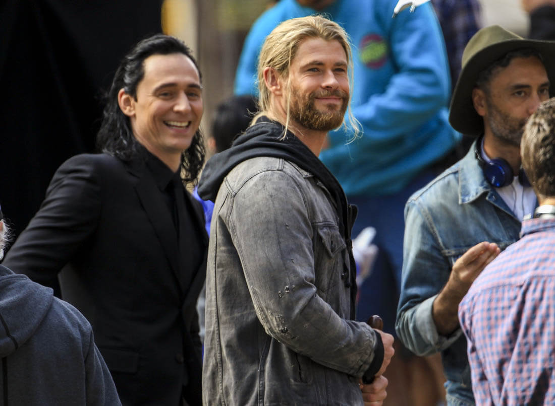 Thor: Ragnarok  Tom Hiddleston e Chris Hemsworth falam sobre o