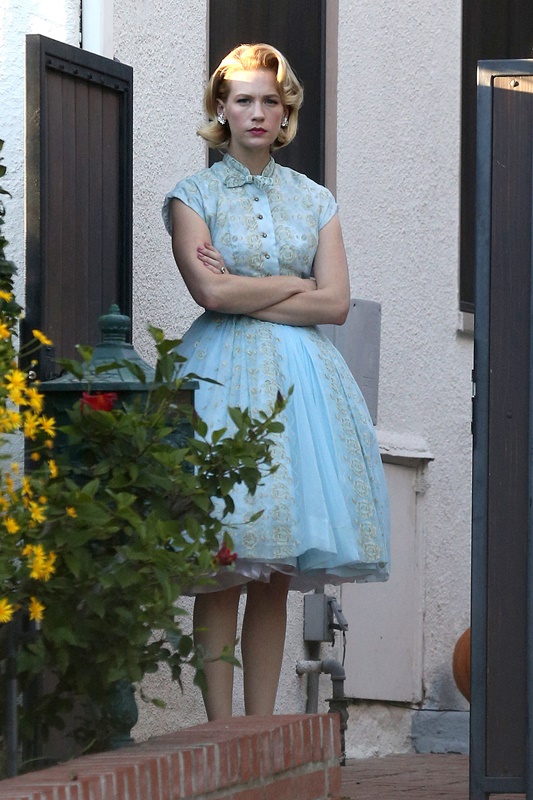 January Jones dresses for Halloween as Betty Draper|Lainey Gossip ...