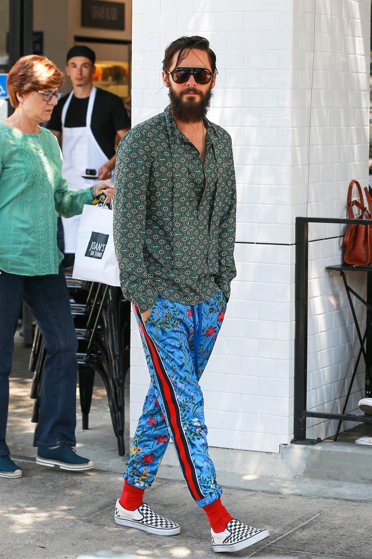 Method actor Jared Leto dresses in quirky, mismatched clothes