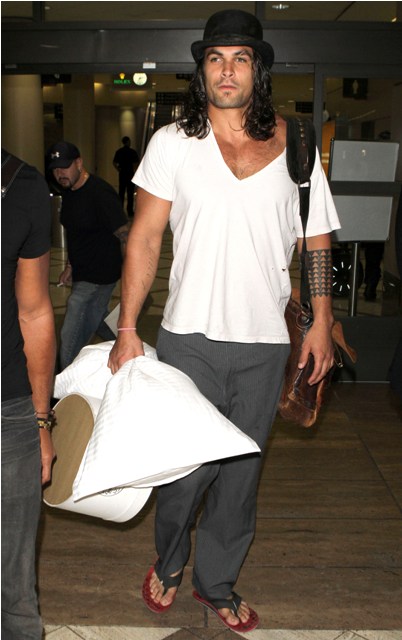 Jason Momoa arrives at LAX with a pillow and a hat box 11aug11