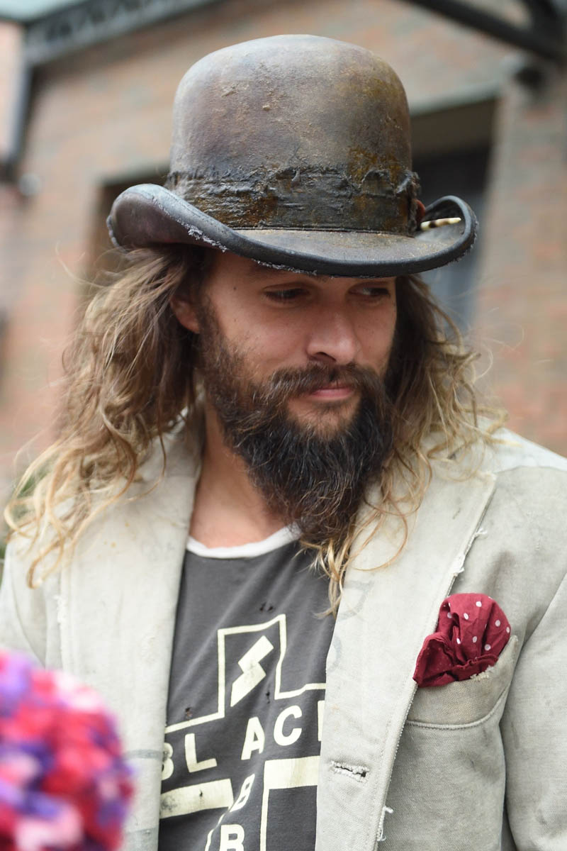 Jason Momoa pulls off a hideous hat on The Tonight Show 