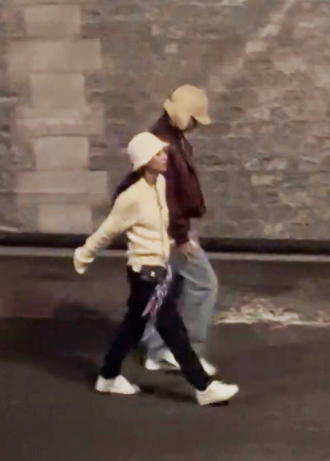 Showbiz: BlackPink's Jennie and BTS' V seen holding hands in Paris?