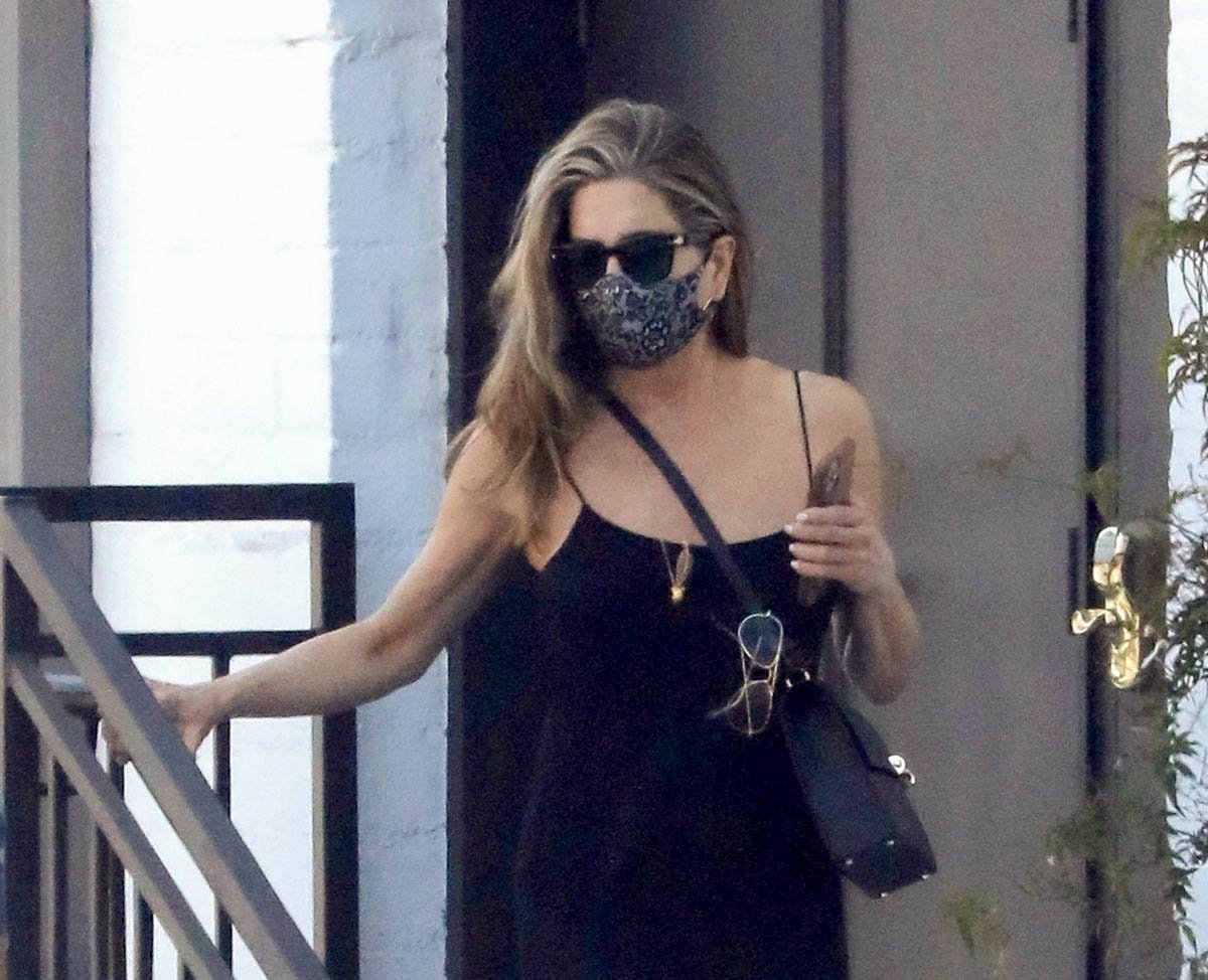 Jennifer Aniston Leaving A Salon In La Wearing Double Shades Ahead Of Tomorrow S Friends Reunion Premiere