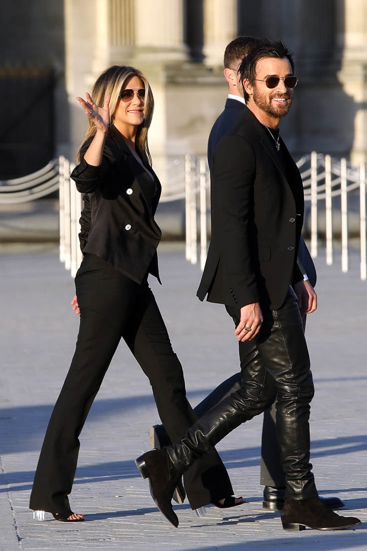 X \ Louis Vuitton على X: Jennifer Aniston and Justin Theroux photographed  by Patrick Demarchelier at the Louvre in Paris #LouisVuitton #LVxKoons