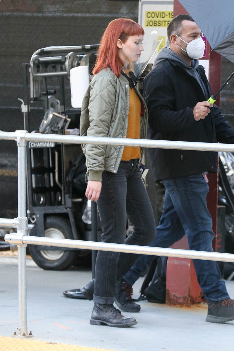 Jennifer Lawrence And Leonardo Dicaprio In Plastic Face Shields On Set Of Adam Mckay S Don T Look Up