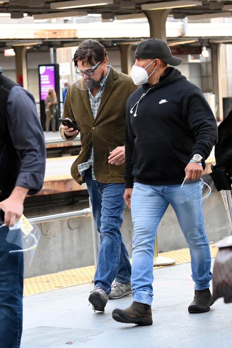 Jennifer Lawrence And Leonardo Dicaprio In Plastic Face Shields On Set Of Adam Mckay S Don T Look Up