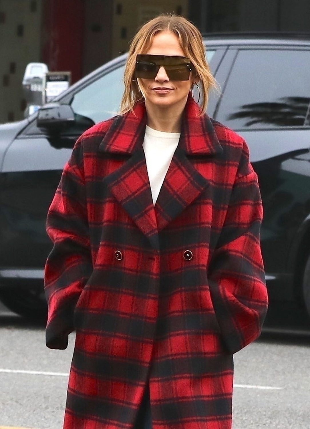 204  Jennifer Lopez Dark Red Fur Trench Coat Street Style 2018