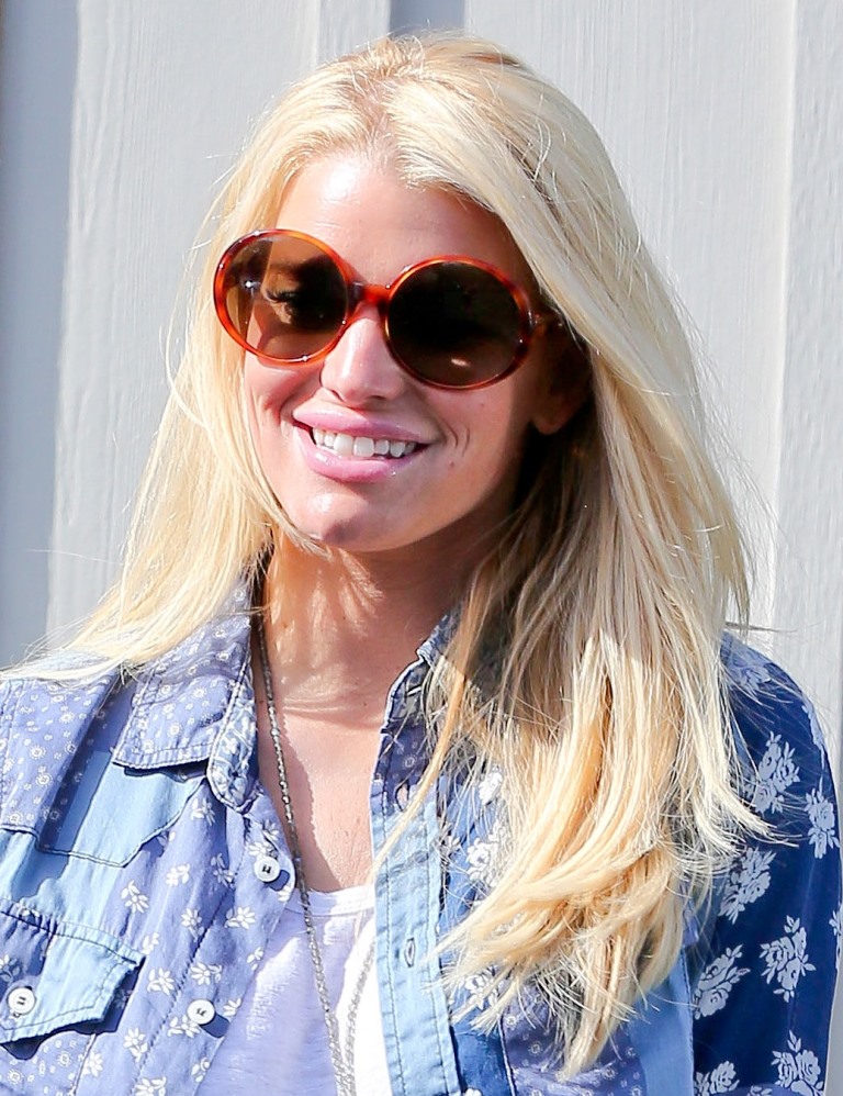 Jessica Simpson shows off her weight loss and keeps the cheque|Lainey ...
