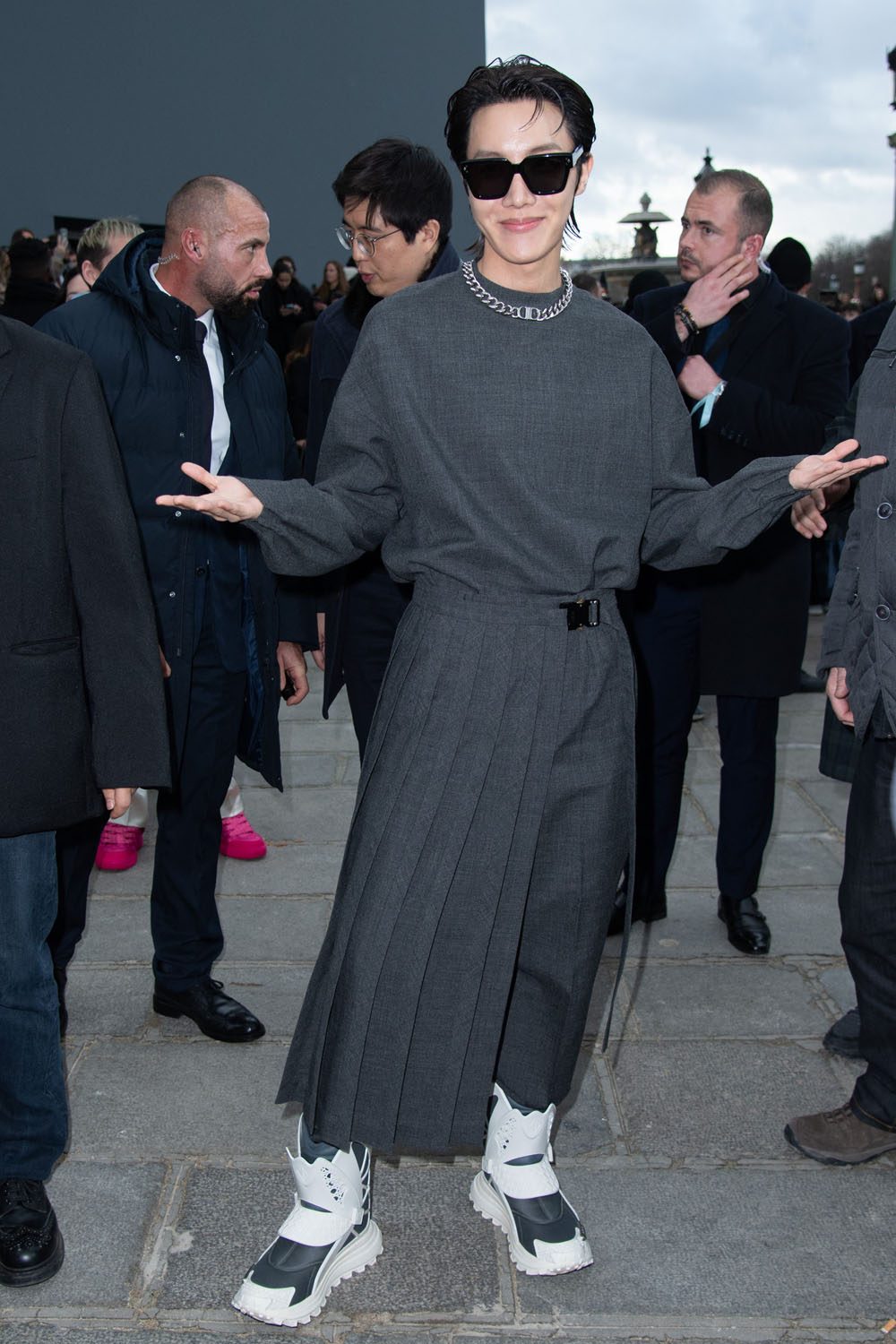 J Hope attends the Louis Vuitton Menswear Fall-Winter 2023-2024 show  News Photo - Getty Images