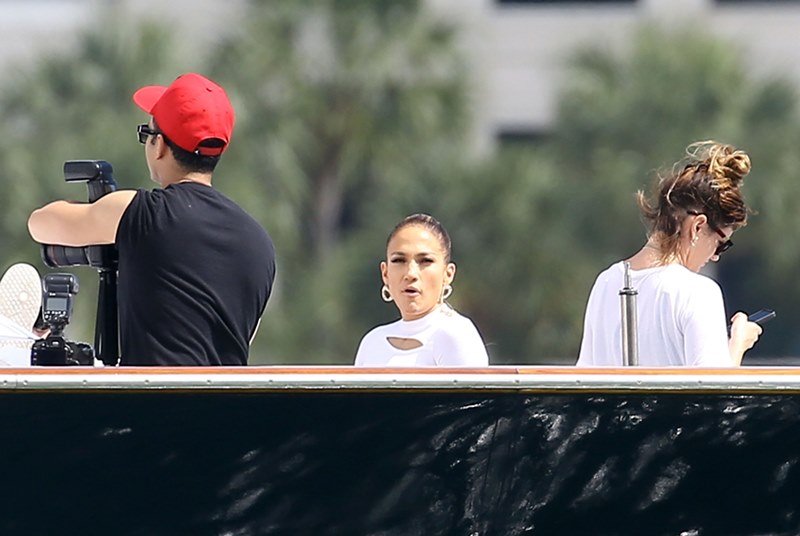 Jennifer Lopez and Casper Smart boards a luxury yacht to celebrate
