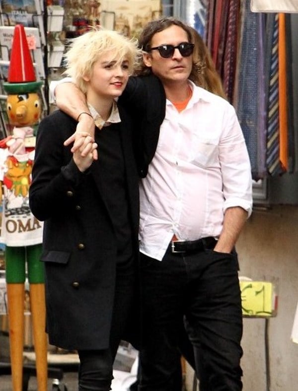 Joaquin Phoenix's new 19 year old girlfriendLainey Gossip 