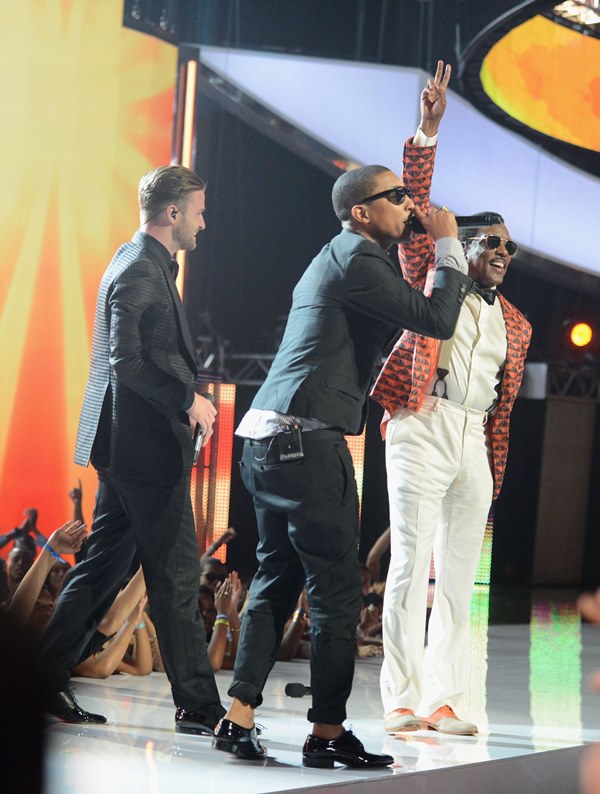 Justin Timberlake & Charlie Wilson - BET Awards 2013 Performance