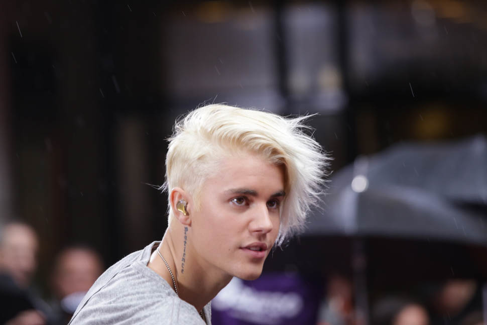 Justin Bieber debuts platinum blonde hair on The Today ...