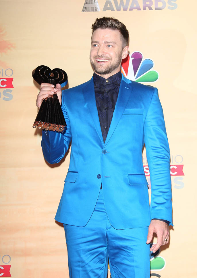 Justin Timberlake dedicates iHeart Radio Award to 'different