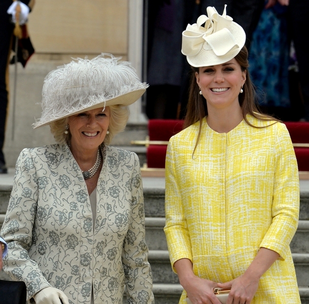 Pregnant Princess Catherine in yellow at the Queen’s garden party ...