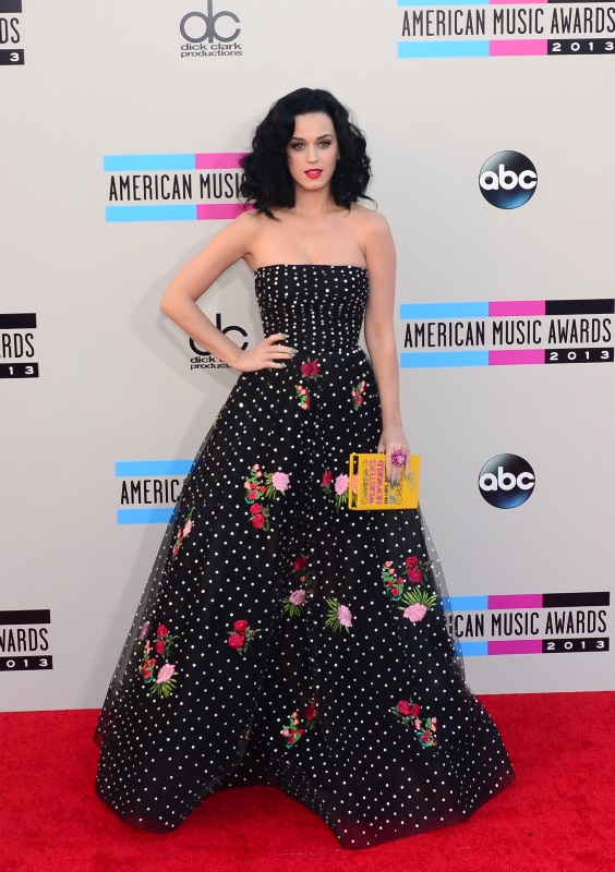 Katy Perry’s Cultural Appropriation in Asian costume at the AMAs|Lainey ...