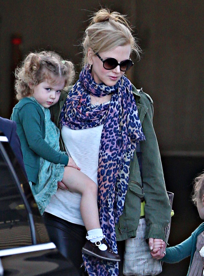 Nicole Kidman and daughters arrive in Australia for 
