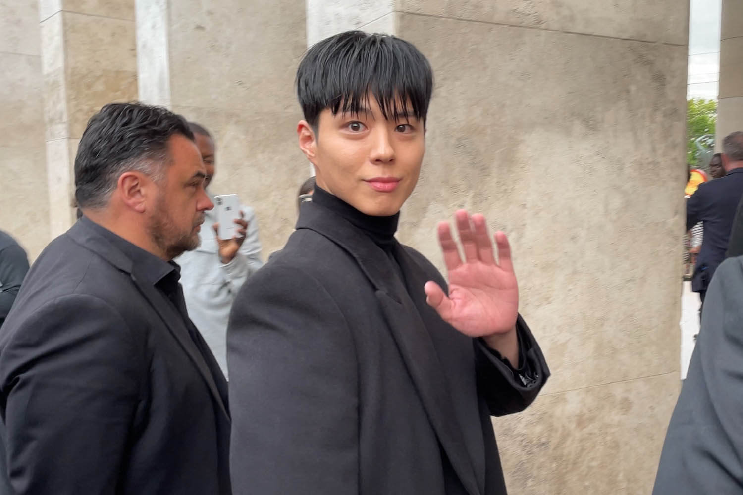 V, Lisa, and Park Bo-gum appear at Paris Fashion week to frenzied
