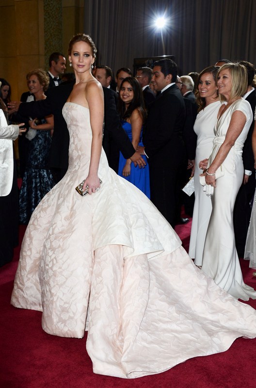 Jennifer Lawrence wins Best Actress Oscar, hangs with Leonardo DiCaprio ...