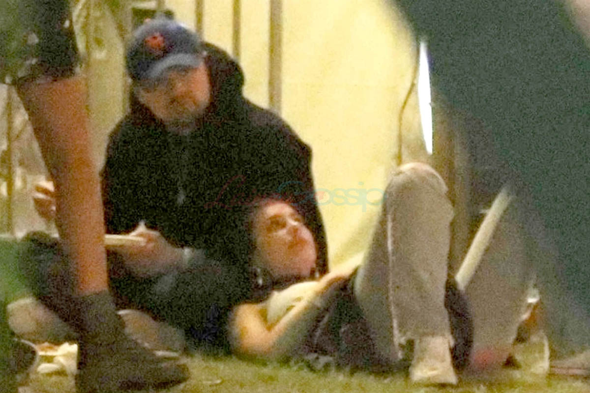 Camila Morrone feeds Leonardo DiCaprio pizza at Coachella 2018
