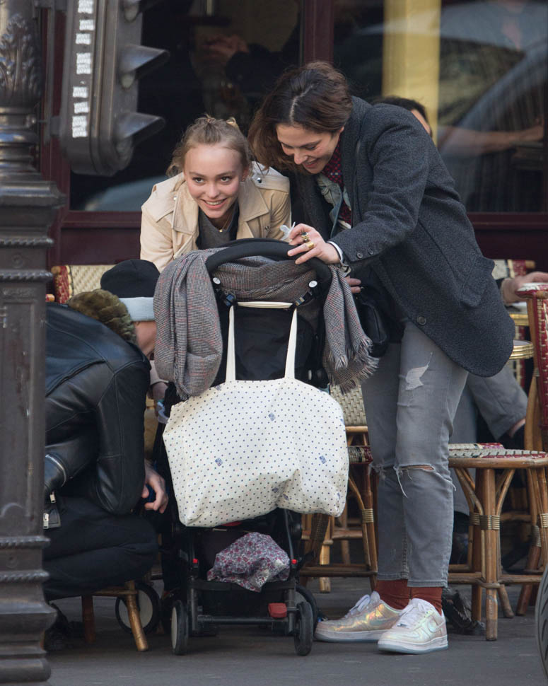 Lily Rose Depp In Paris With Her Older Boyfriend And Family Lainey Gossip Entertainment Update