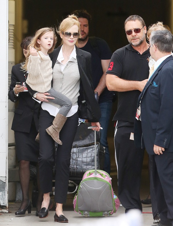 Nicole Kidman arrives with Russell Crowe and daughters met 