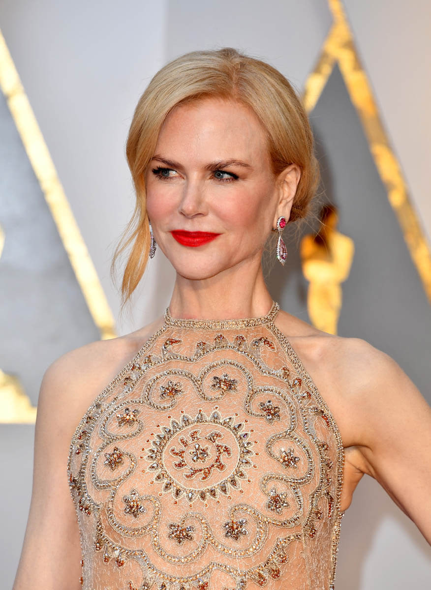 Nicole Kidman and Keith Urban close as ever at the 2017 Oscars