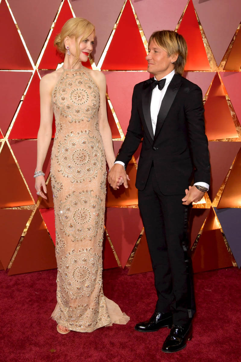 Nicole Kidman and Keith Urban close as ever at the 2017 Oscars