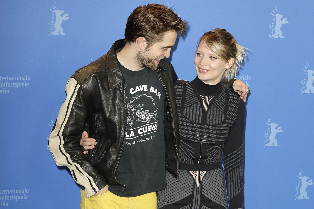 Robert Pattinson gossip, latest news, photos, and video.