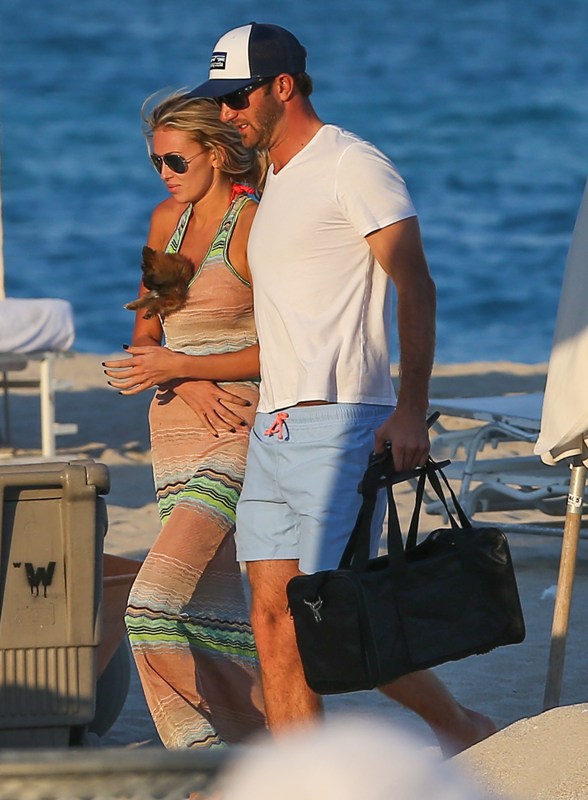 Paulina Gretzky and boyfriend golfer Dustin Johnson relax in Miami ...