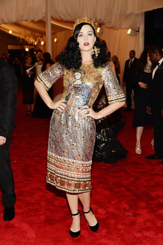 Katy Perry in Dolce & Gabbana as Joan Of Arc at the MET Gala 2013 ...