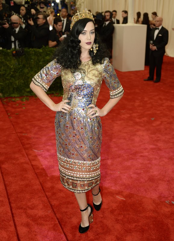 Katy Perry in Dolce & Gabbana as Joan Of Arc at the MET Gala 2013 ...