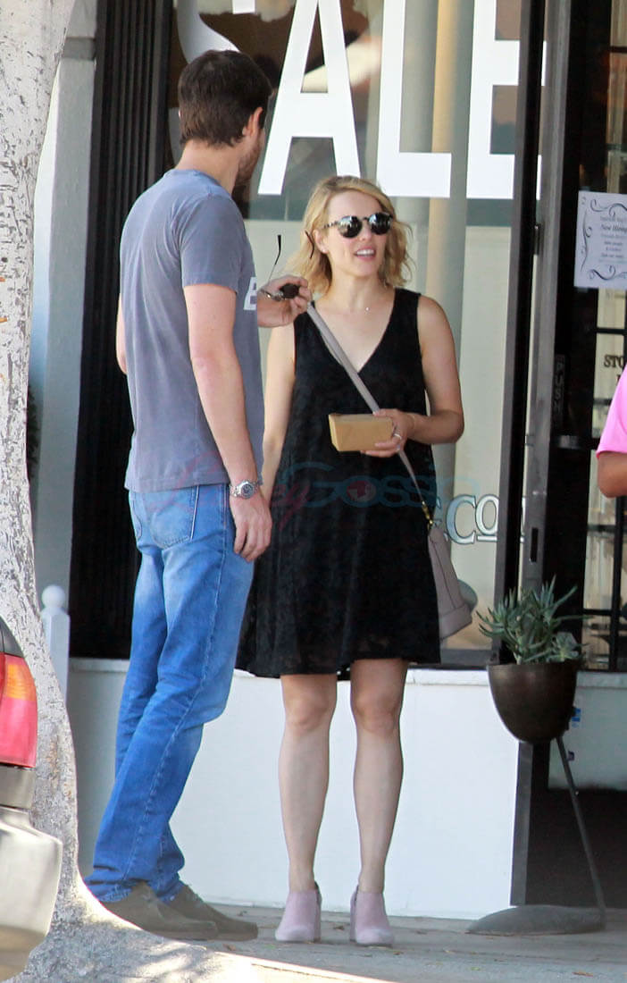 Rachel McAdams and Jamie Linden shop for bedding in LA|Lainey Gossip ...