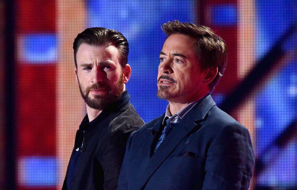 Robert Downey Jr. and Chris Evans have thumb war at Kids 