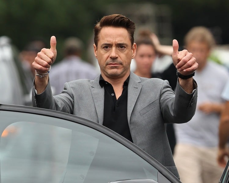 Robert Downey Jr is great and funny with fans on the set 