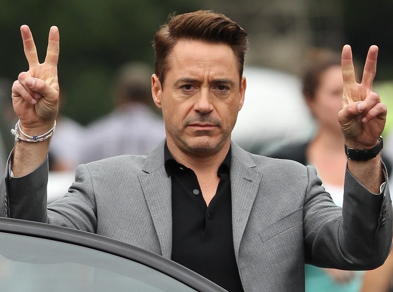 Robert Downey Jr is great and funny with fans on the set of The Judge ...